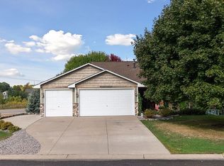 1605 Oak Ridge Cir, Monticello, MN 55362