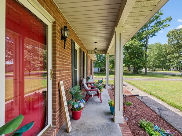 2117 Safe Haven Cir, Estill Springs, TN 37330