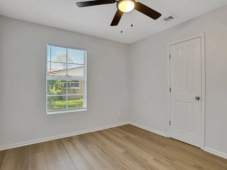 4404 Key Largo Dr — Photo 16