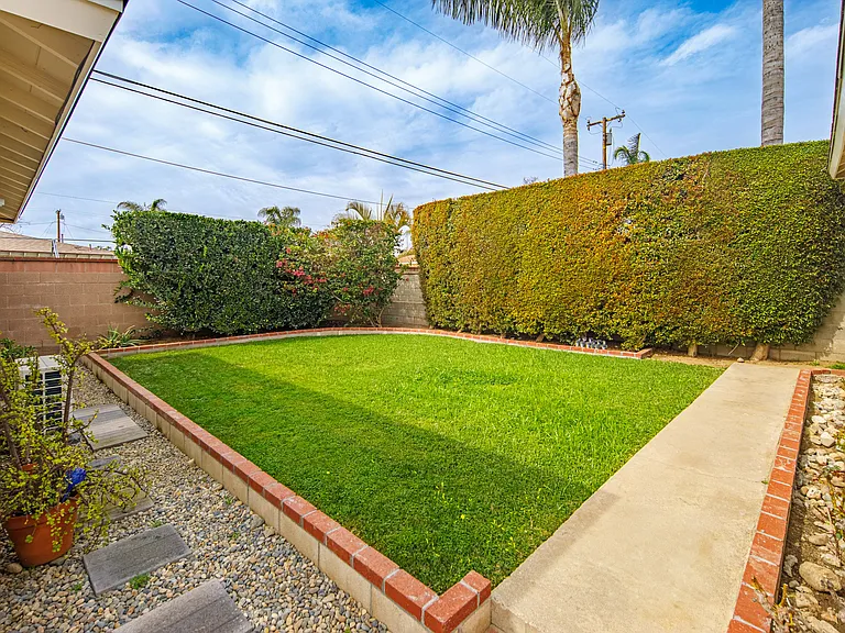 549 N La Sena Ave — Photo 25