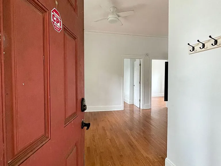 22 Cooper St #B — Photo 5