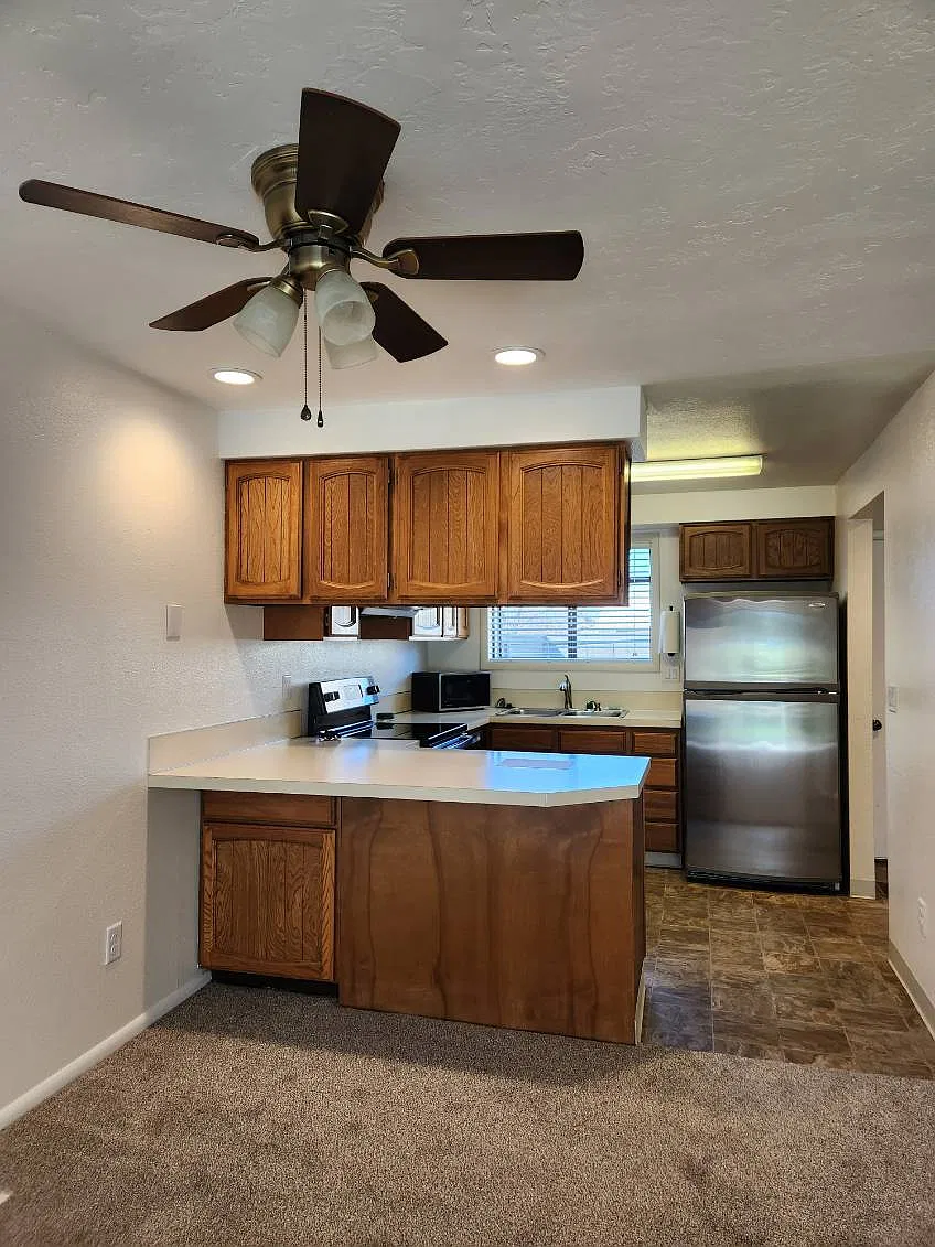 2 bed, 1.5 bath, 1100 sqft, $1,575 — Photo 3