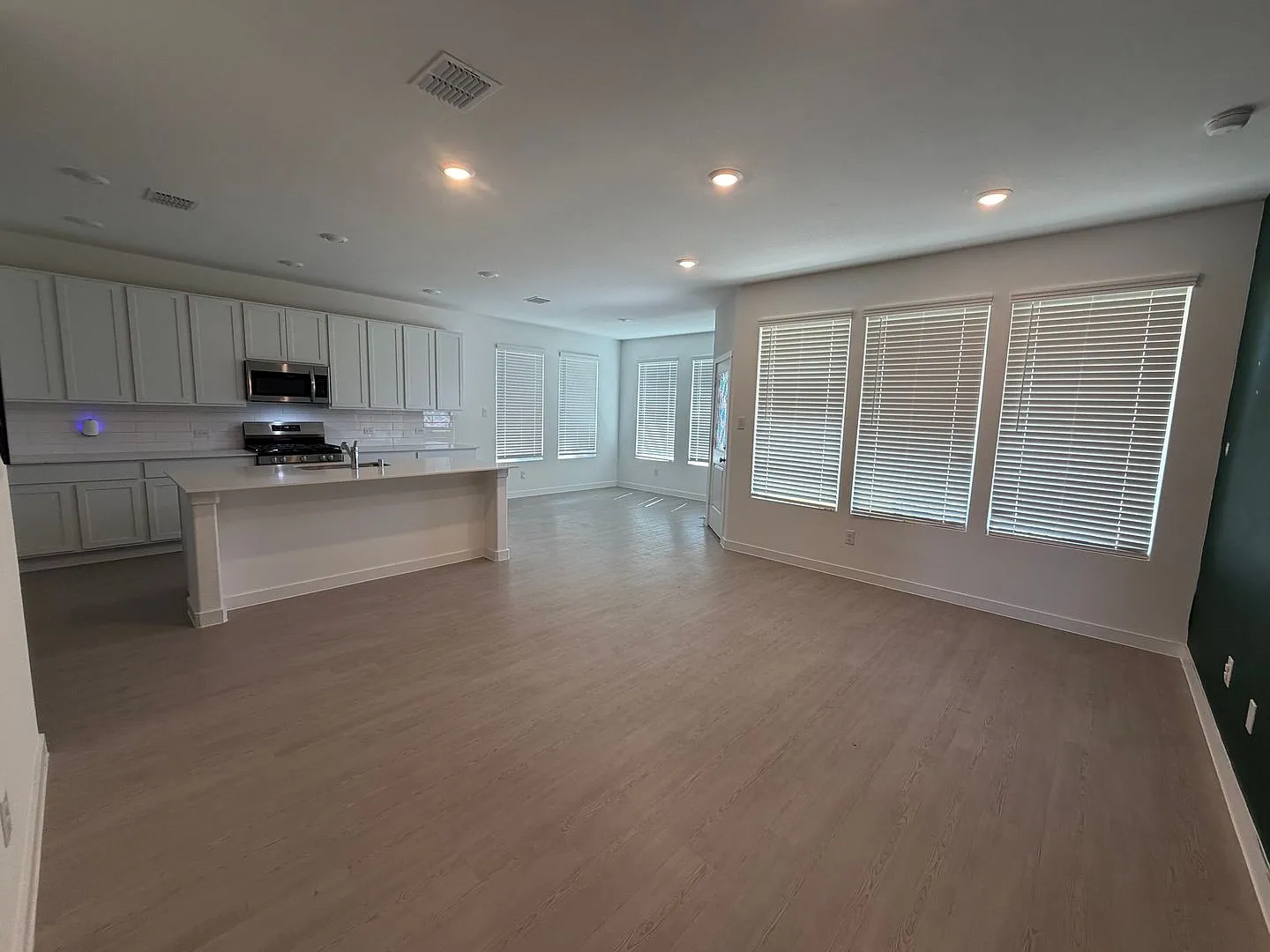 Beautiful Home Built in 2025 — Photo 2