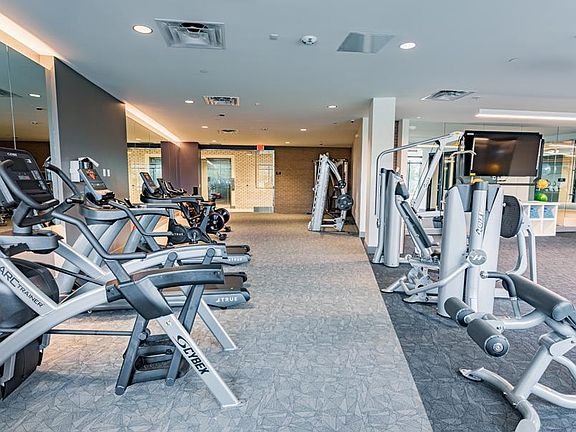 5th image of 1252 Lakeside Dr #404