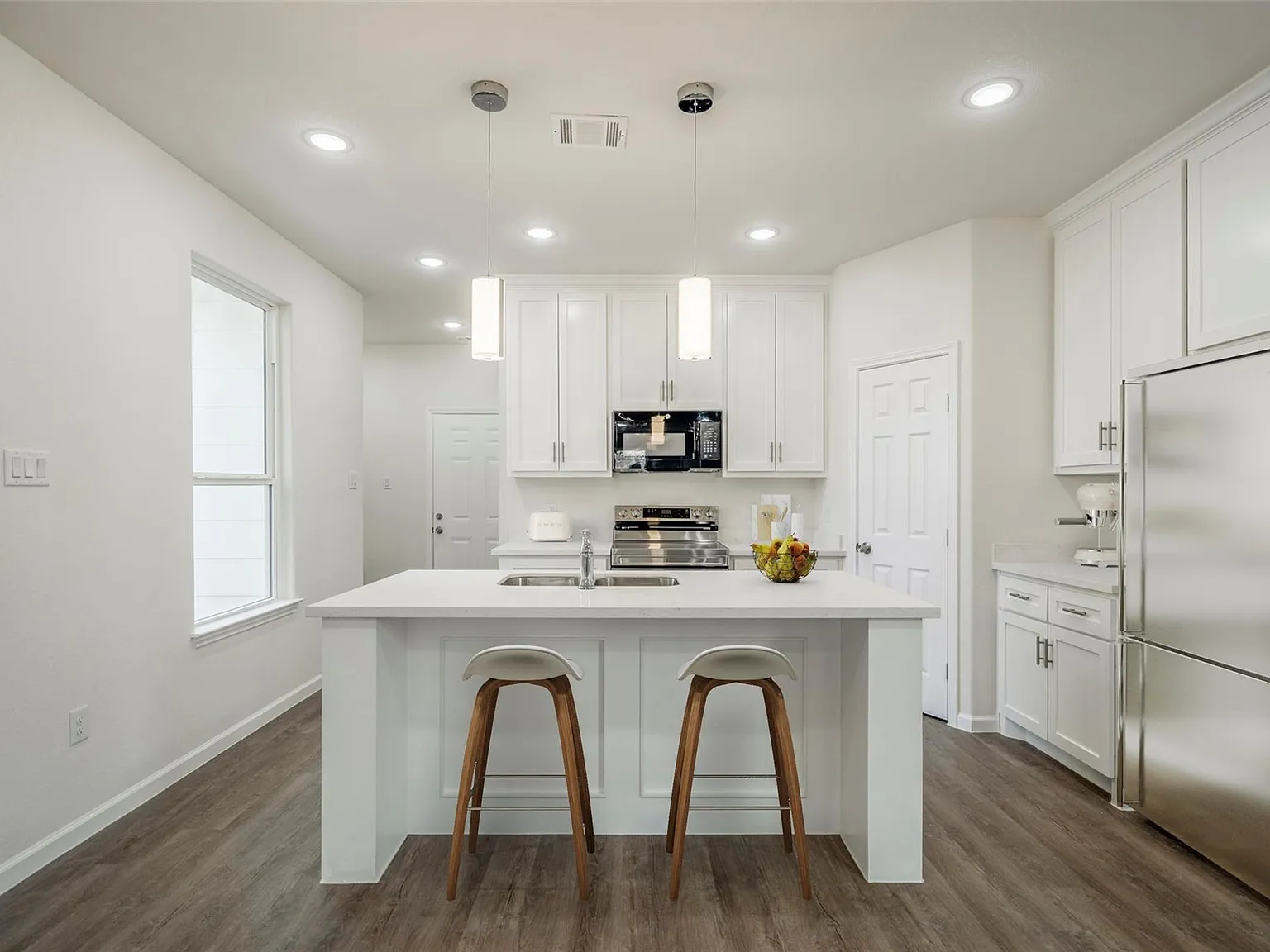 3 bed, 2.5 bath, 1885 sqft, $2,095 — Photo 4