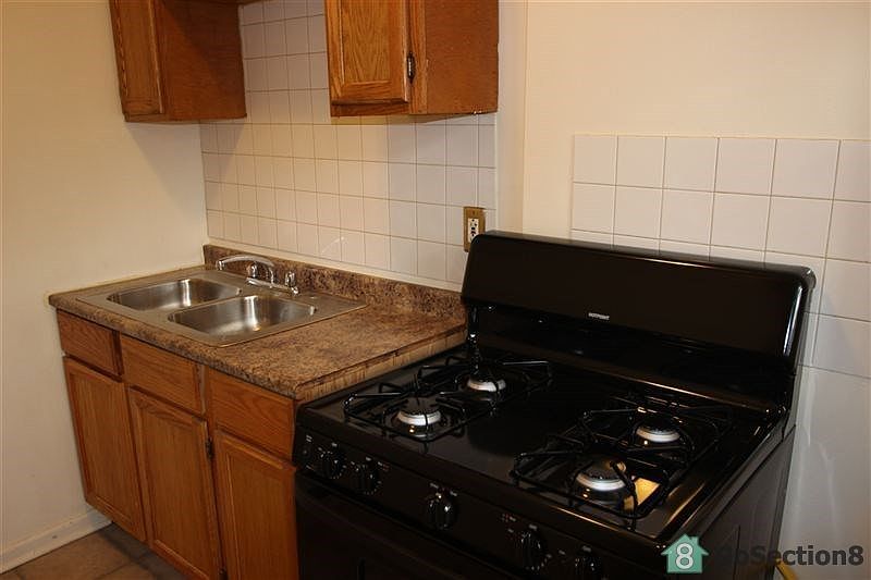 2nd image of 509 E 71st St #1