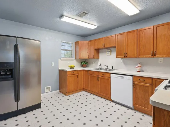 7417 Stephanie Dr, Deer Park, TX 77536