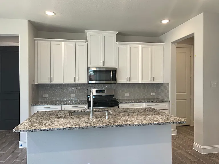 588 Hutchinson Ln — Photo 37
