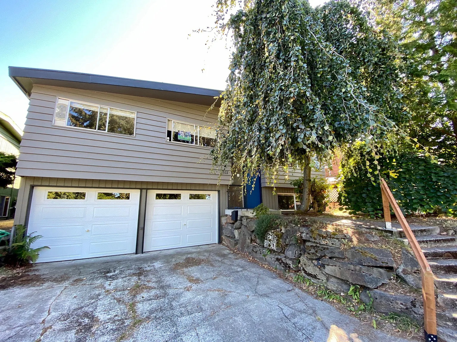 4 bed, 2.5 bath, 2100 sqft, $4,750 — Photo 2