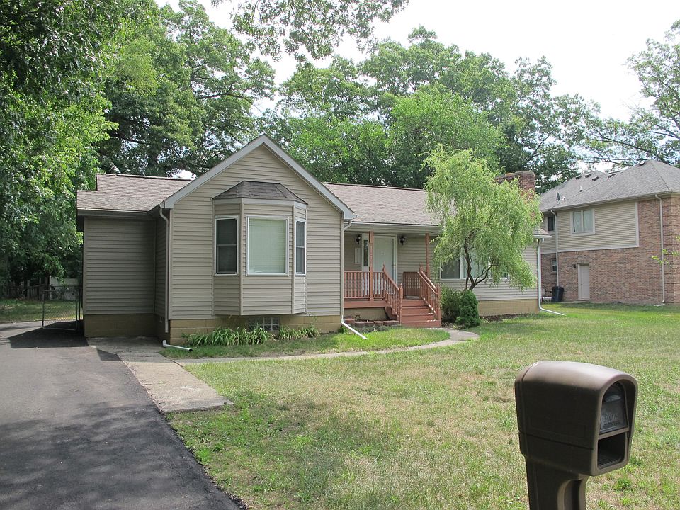 1st image of 23042 Helen St