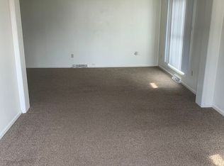 39 Hancock Ln, Elyria, OH 44035