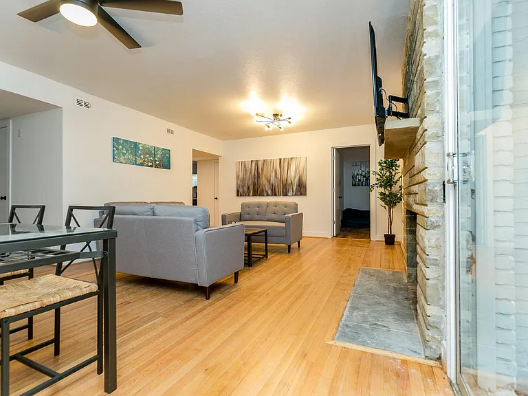 2232 Bellefontaine St #10 — Photo 2