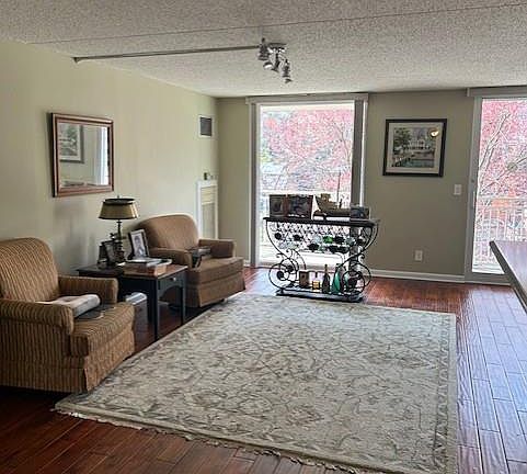 4th image of 1055 River Rd APT 501