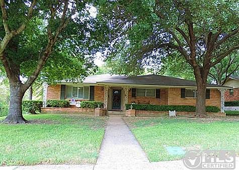 1st image of 820 Scottsdale Dr