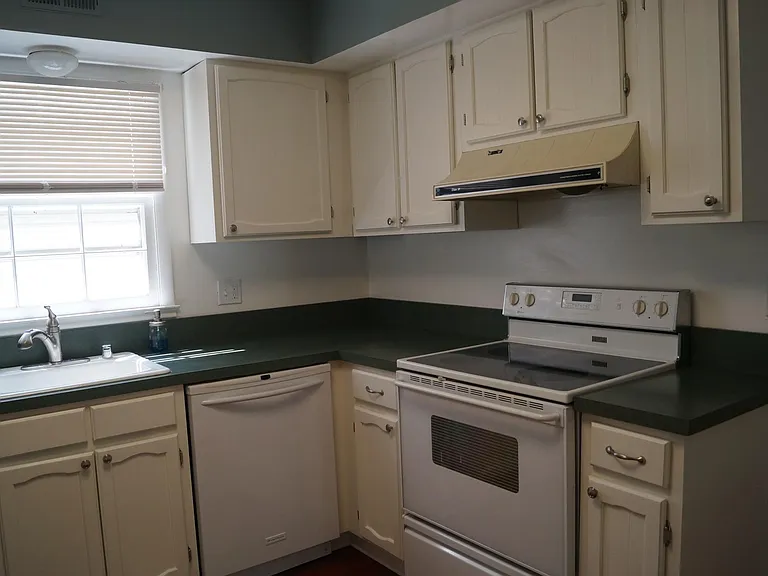 312 Hanford Ct — Photo 9