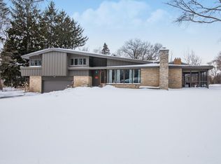 7955 N Regent Rd, Fox Pt, WI 53217