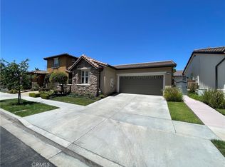 25 Saintsbury, Irvine, CA 92602