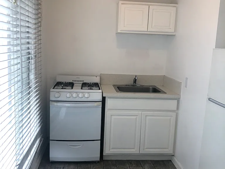 8360 Blackburn Ave #5C — Photo 5