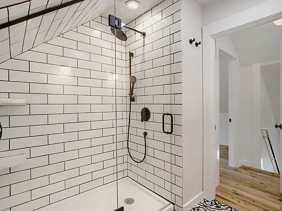 5th image of 4123 NE 6th Ave