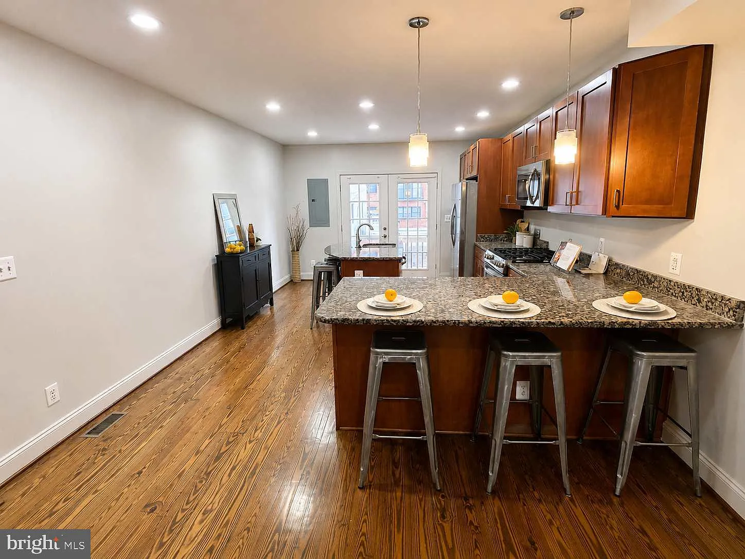 3 bed, 3.0 bath, 2100 sqft, $2,800 — Photo 4