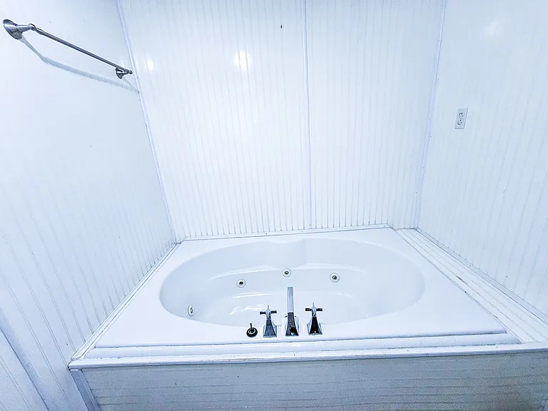 213 Otis Rd — Photo 3