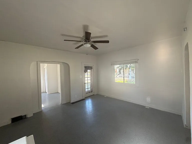 418 E Ash St — Photo 4