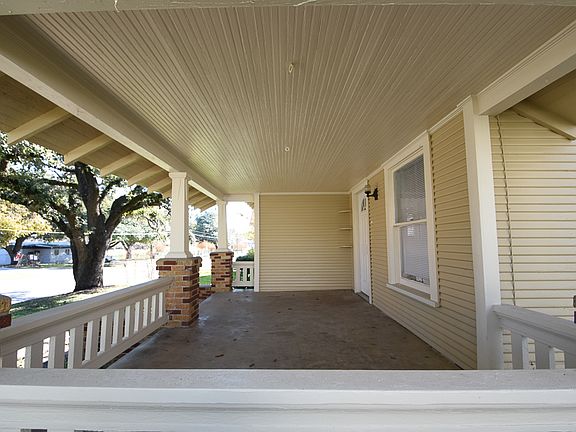 5th image of 909 N Park St