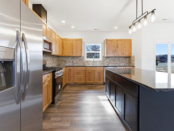 3rd image of 208 Junebug Ct