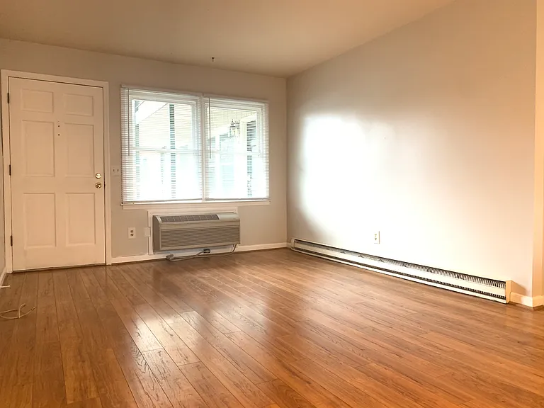 1020 W Hancock Ave — Photo 6