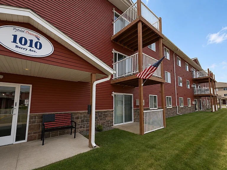 Berry Pointe Luxury Apartments — Photo 3