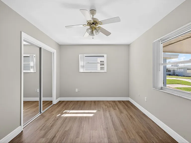 1528 Chevy Chase Dr — Photo 16