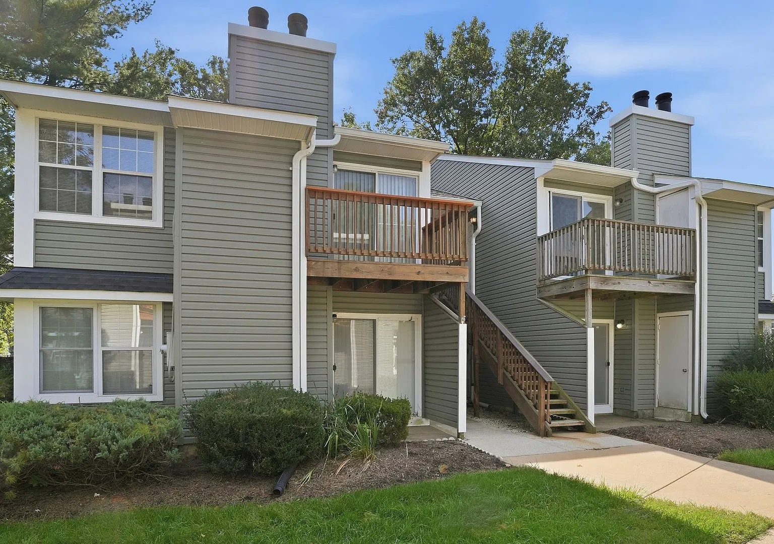 Nicely Updated 1 Bedroom 1 Bathroom Condo In Excellent Location!! — Photo 2
