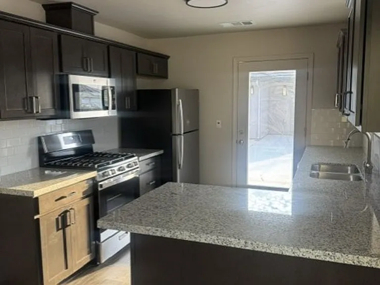 2395 Oakmont Cir — Photo 1