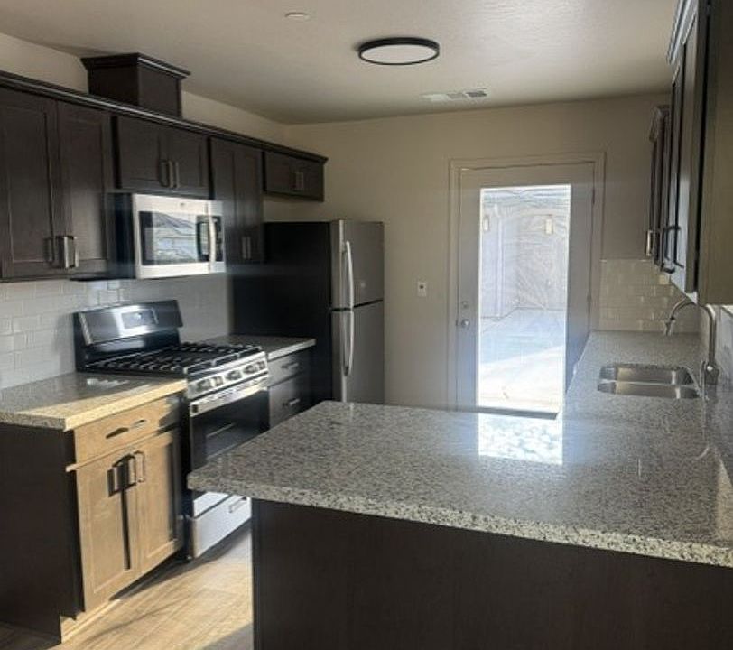 1st image of 2395 Oakmont Cir