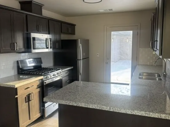 2395 Oakmont Cir, Tulare, CA 93274
