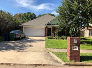 237 N Ranch House Rd, Angleton, TX 77515