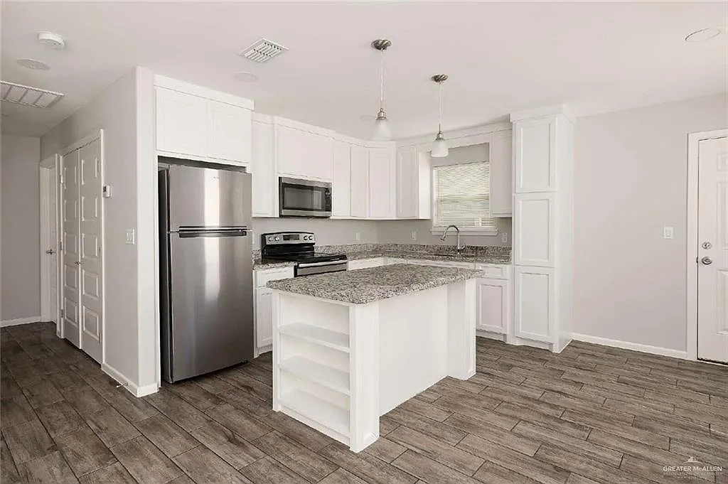 2 bed, 2.0 bath, 987 sqft, $1,015 — Photo 3