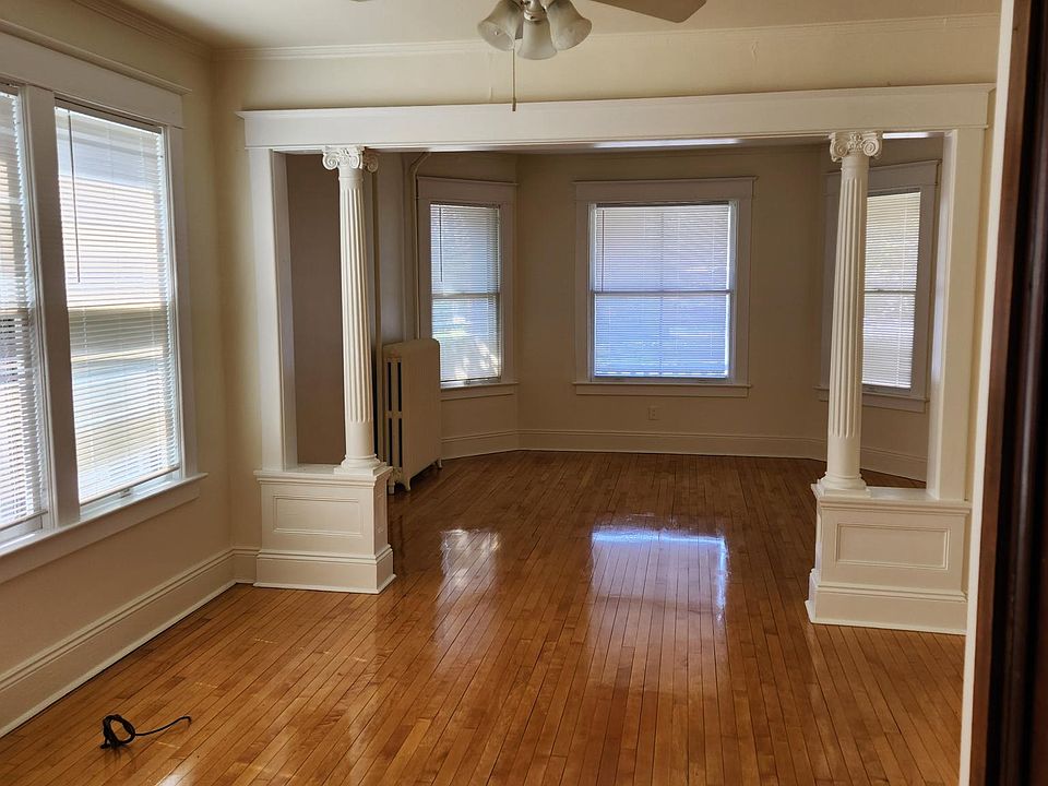 1st image of 1200 Parkwood Blvd #1