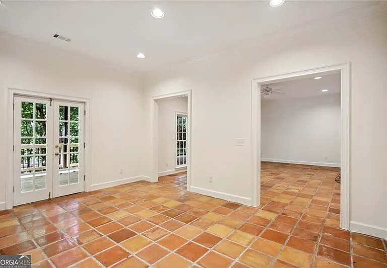 2770 Carmon On Wesley NW — Photo 33