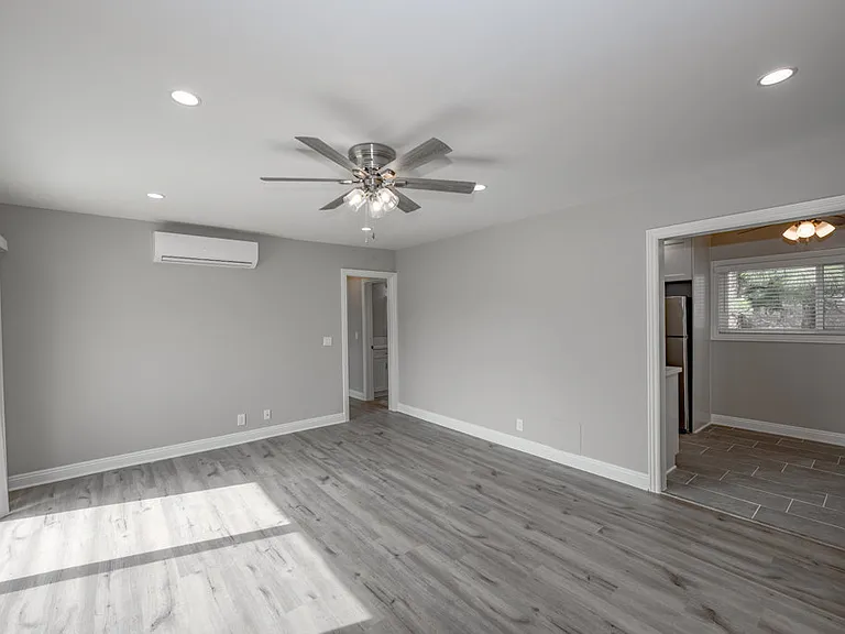917 W Colorado Blvd #C — Photo 3