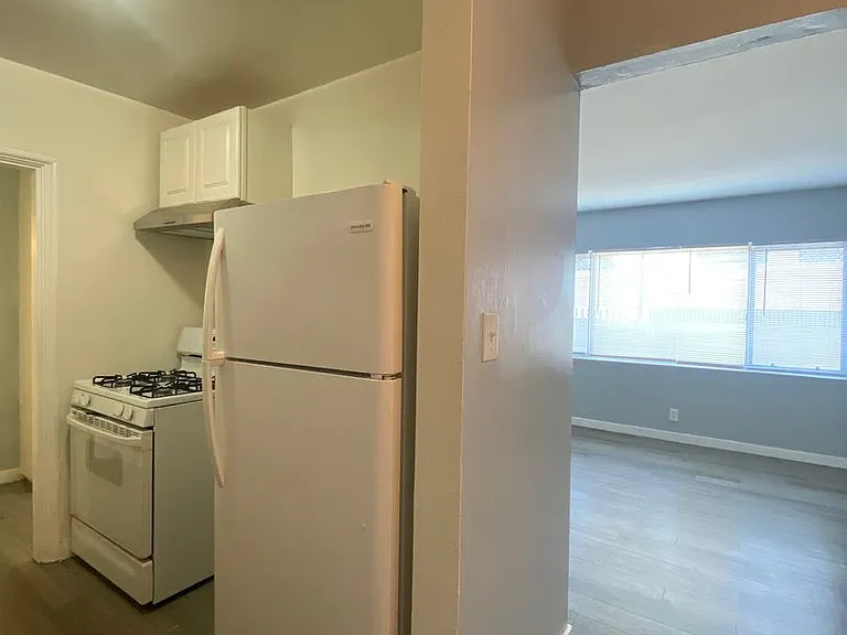 1431 Elm Ave — Photo 7