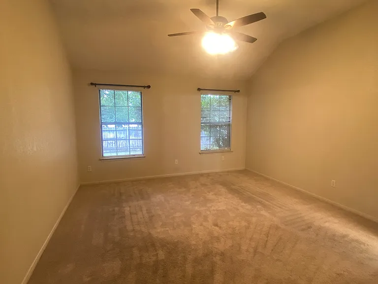 1703 Tanglewood Dr — Photo 17