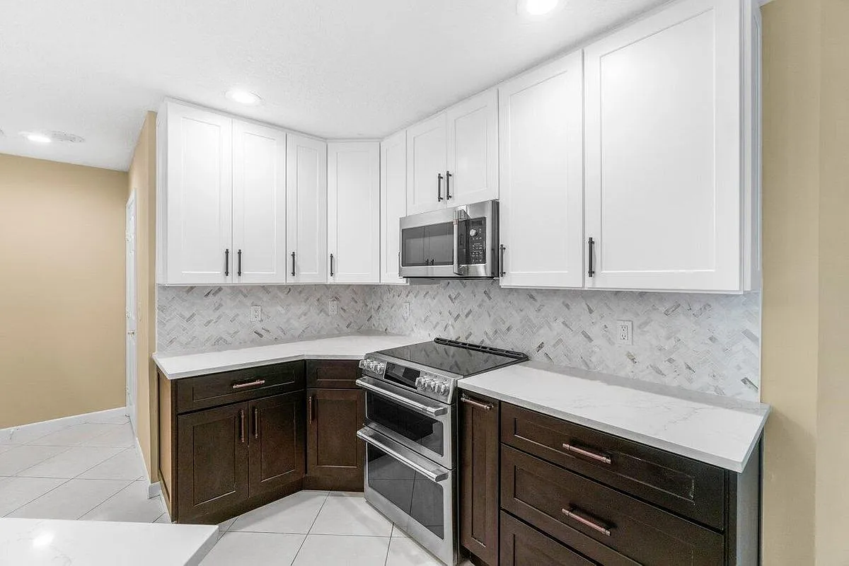 4 bed, 3.0 bath, 2472 sqft, $4,950 — Photo 2