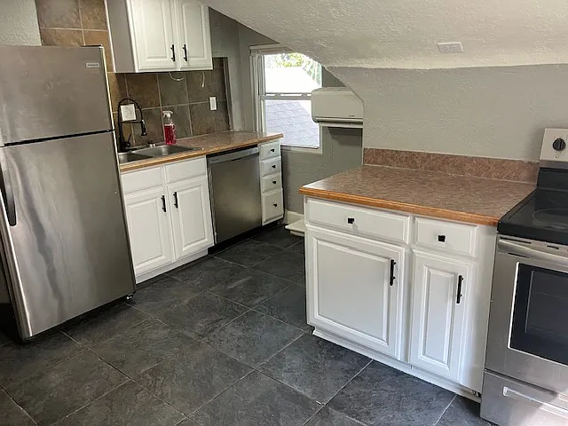 3613 Central St #C — Photo 1
