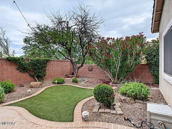 3rd image of 446 W Calle Cajeta