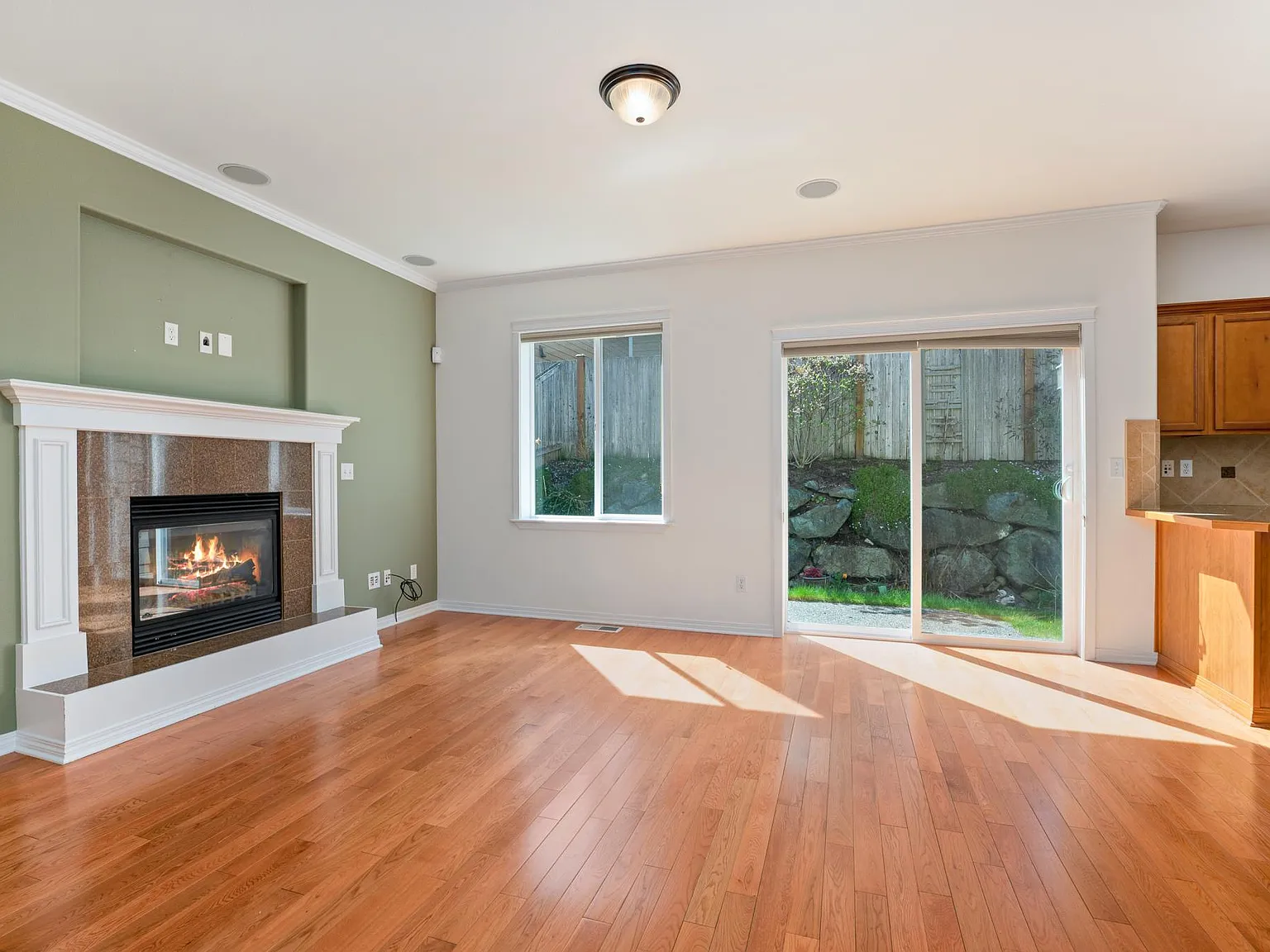 4 bed, 1986 sqft, $3,630 — Photo 4