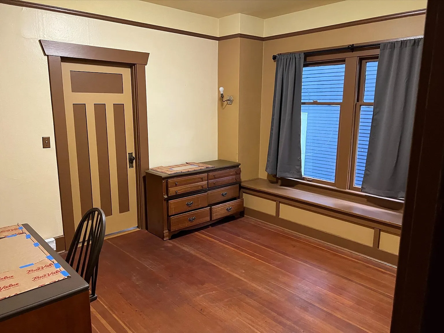 5 bed, 2500 sqft, $1,400 — Photo 2