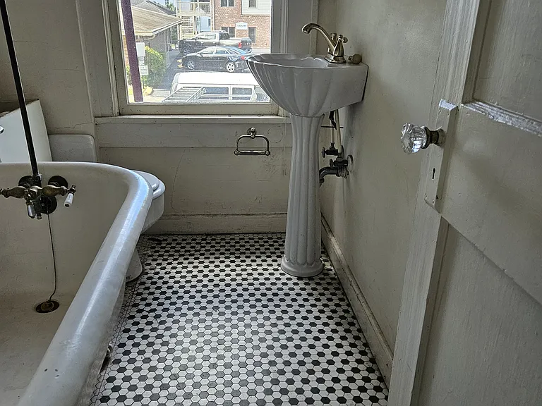 206 SW 3rd Ave — Photo 8