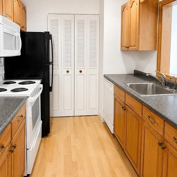 25 Greentree Ln #43 — Photo 3