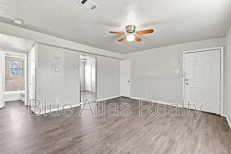 2 bed, 1.0 bath, 840 sqft, $995 — Photo 2